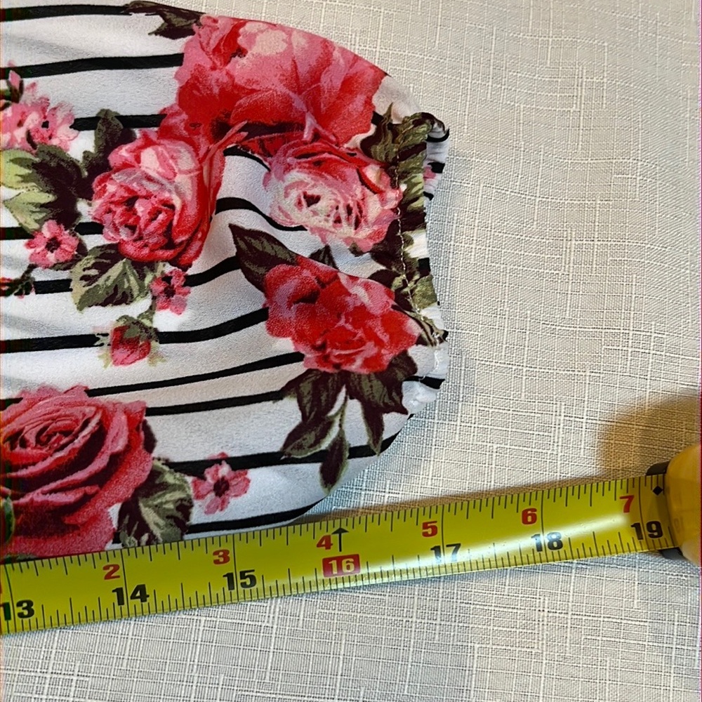 Justify Womens blouse , size XL , black stripes with pink/mauve roses - Picture 8 of 8